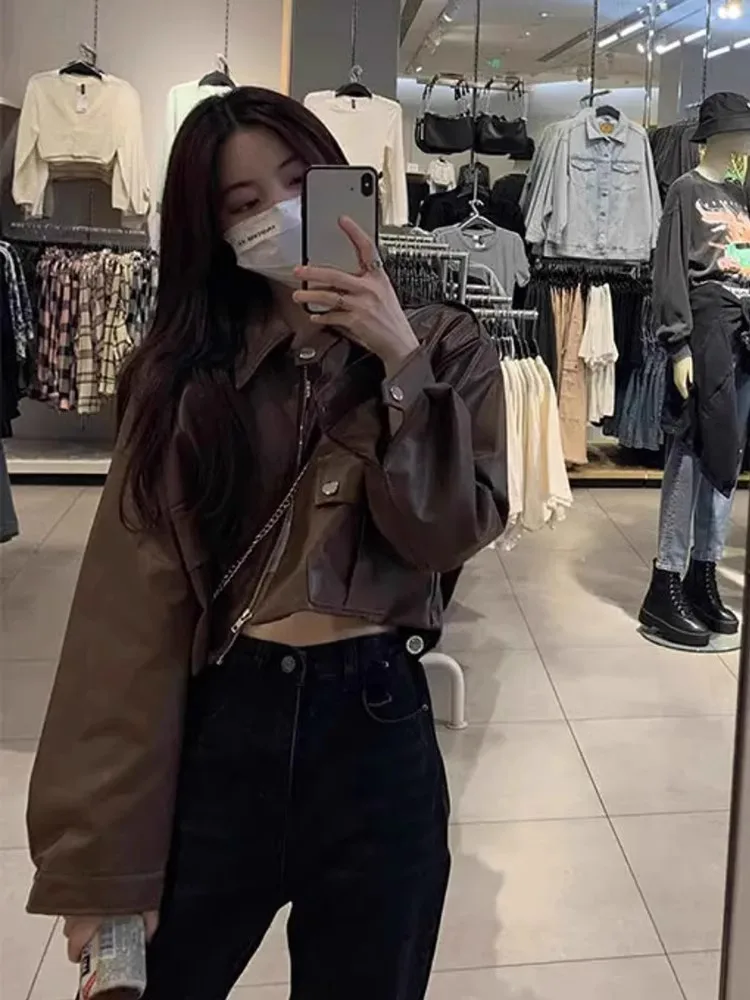 Primavera curto marrom casual jaquetas de couro falso para mulheres ombro caído manga comprida bolsos zíper legal corp topo
