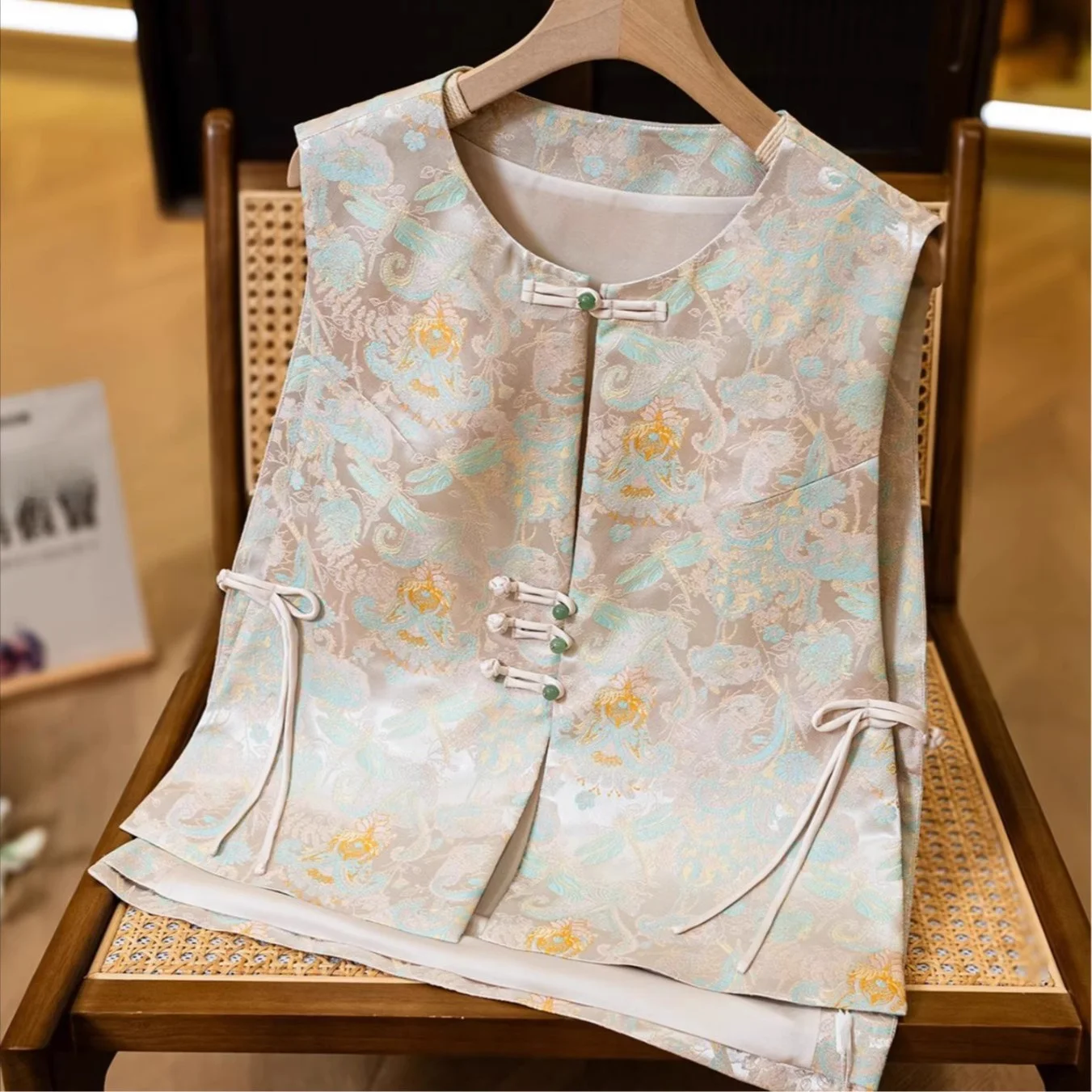 

New Chinese Sle Women's Vest Top Buttoned Jaet V-Ne Regular Svel Faionable Commute Friendly