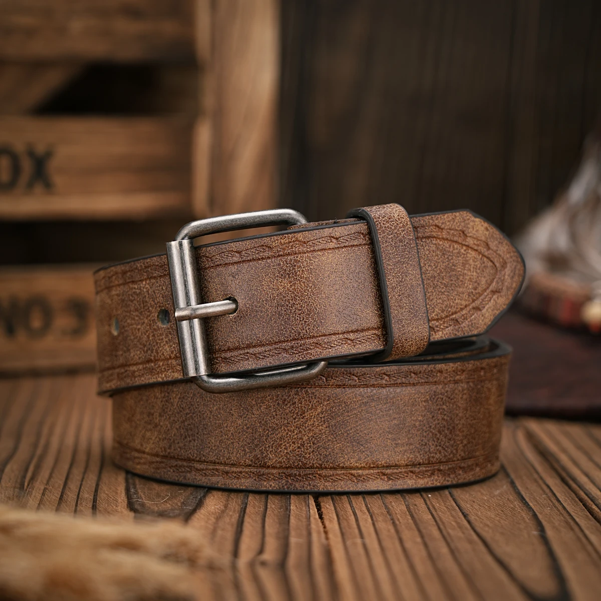 A men\'s and women\'s matching belt with retro button closure, PU faux thread embossed belt, casual style, versatile.