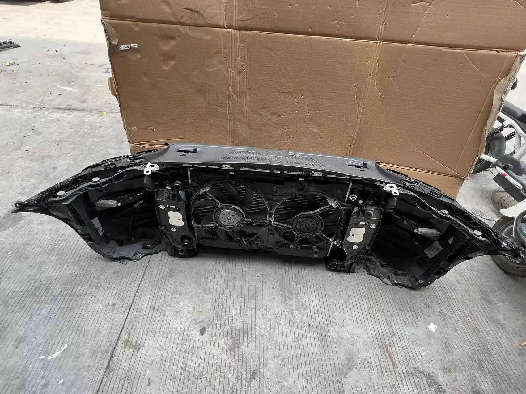 Car Bumper Suitable for Porsche Bumper Macan 95B Bumper Radiator Grille Front Mouth Assembly