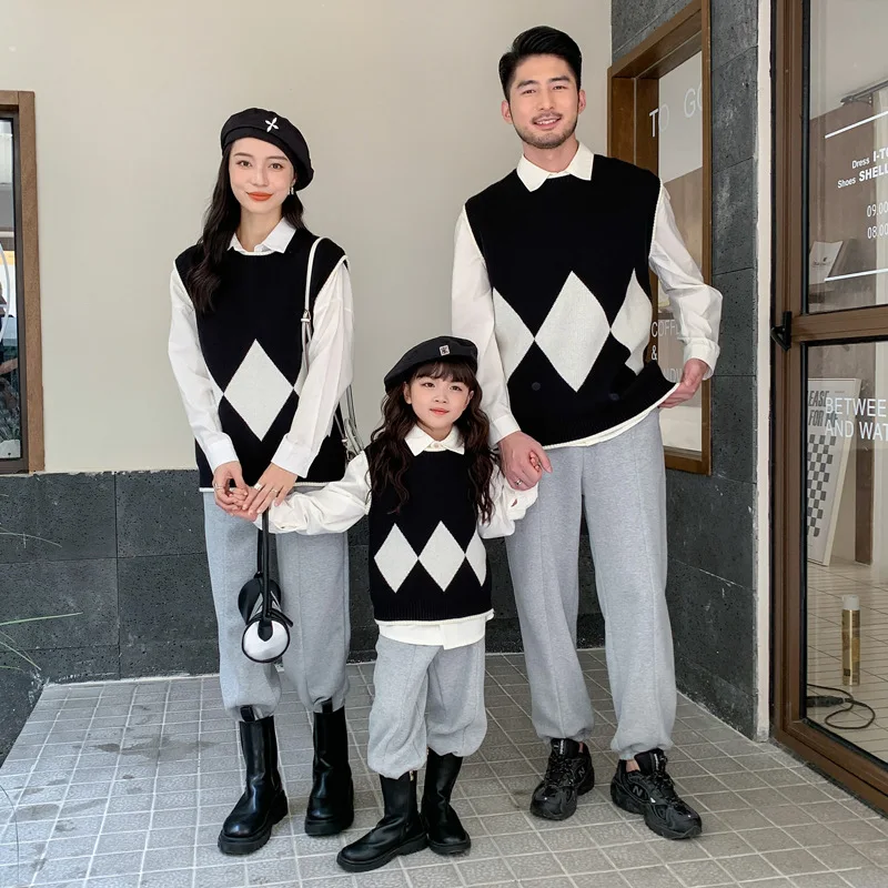 2022 New Parent-child Rhombus Sweater Mother and Child Western-style Vest Family Shirt Sweaters Mother and Me