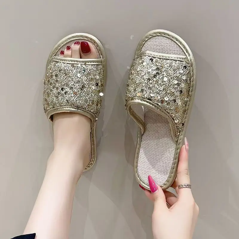 

Женские блестящие льняные домашние тапочки с открытым носком на плоской подошве, нескользящие дышащие легкие модные напольные тапочки на четыре сезона