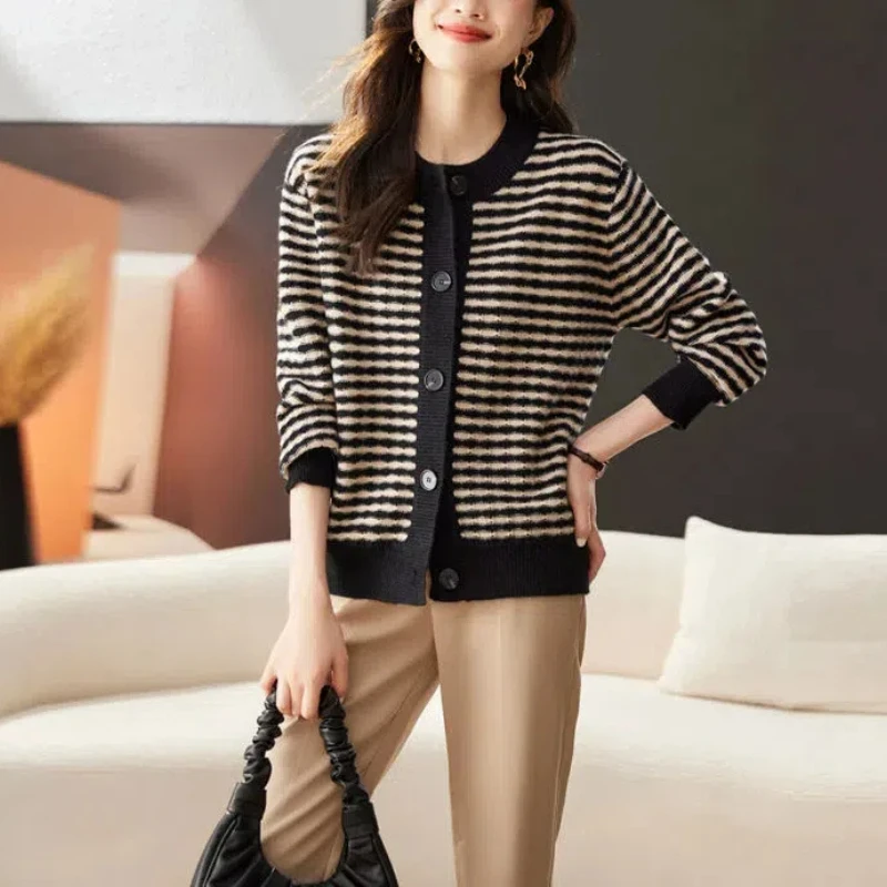 Striped Knitted Women\'s Spring and Autumn 2024 New Splicing Button Screw Thread Fashion Loose Minimalist Casual Long Sleeve Top