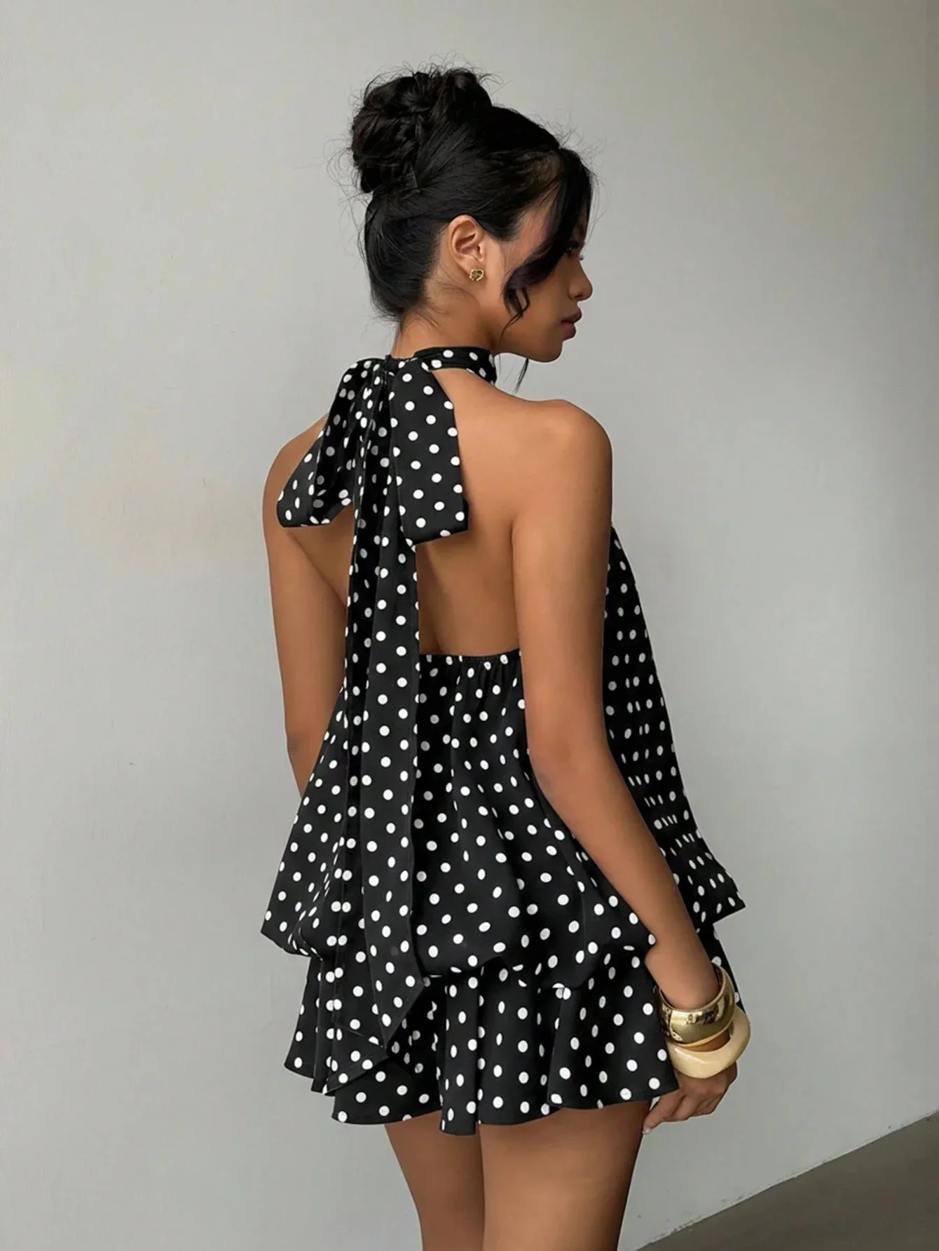 Damen Weiß-Schwarzes Polka-Dot Halter-Minikleid Sommer Ärmelloses Rüschen-Stufenkleid Elegantes Party-Clubwear A-Linien-Kleid – Detail 2
