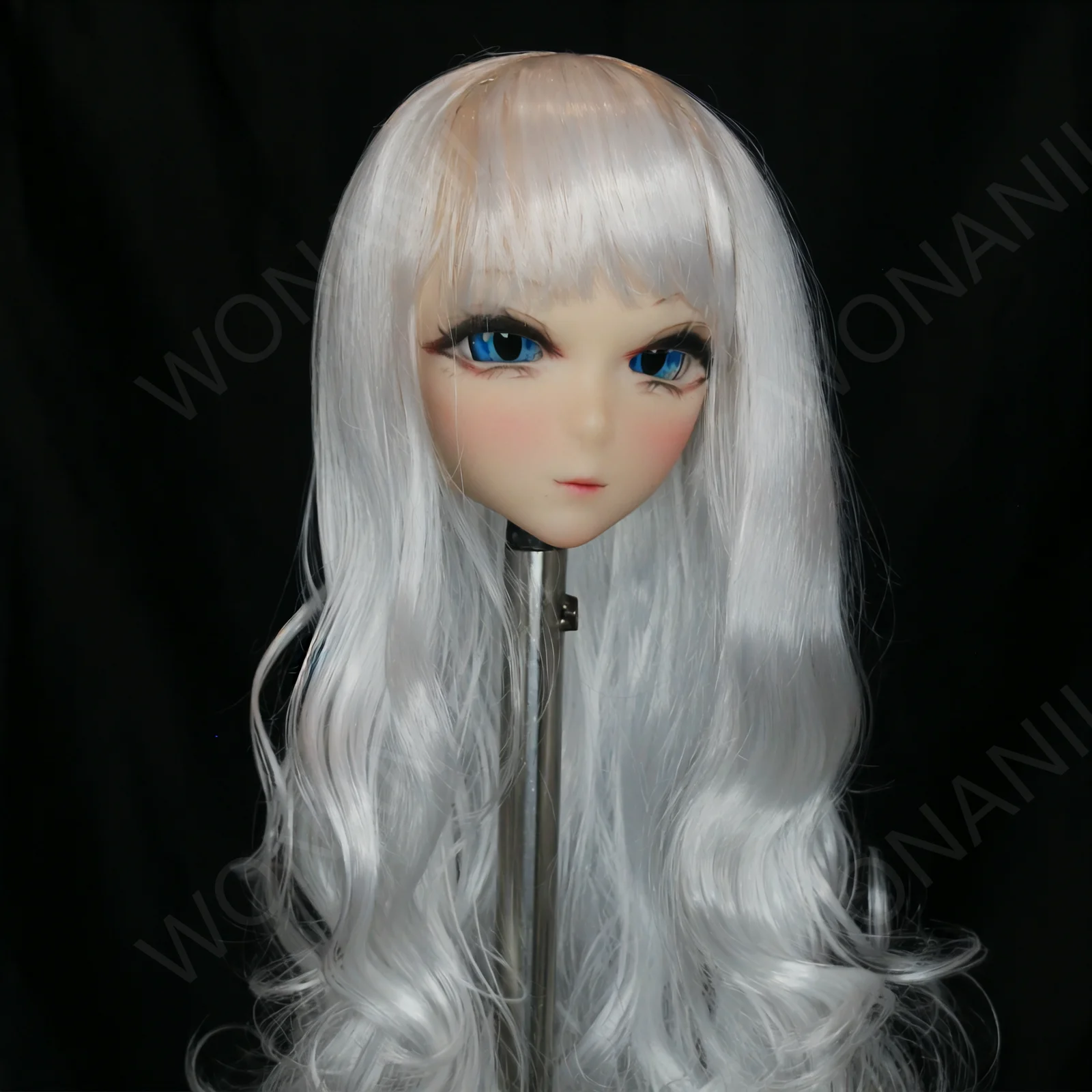 تستخدم تقنية TPE العالية الجودة في تمارين المكياج وتصميم الشعر والإبداع الفني.