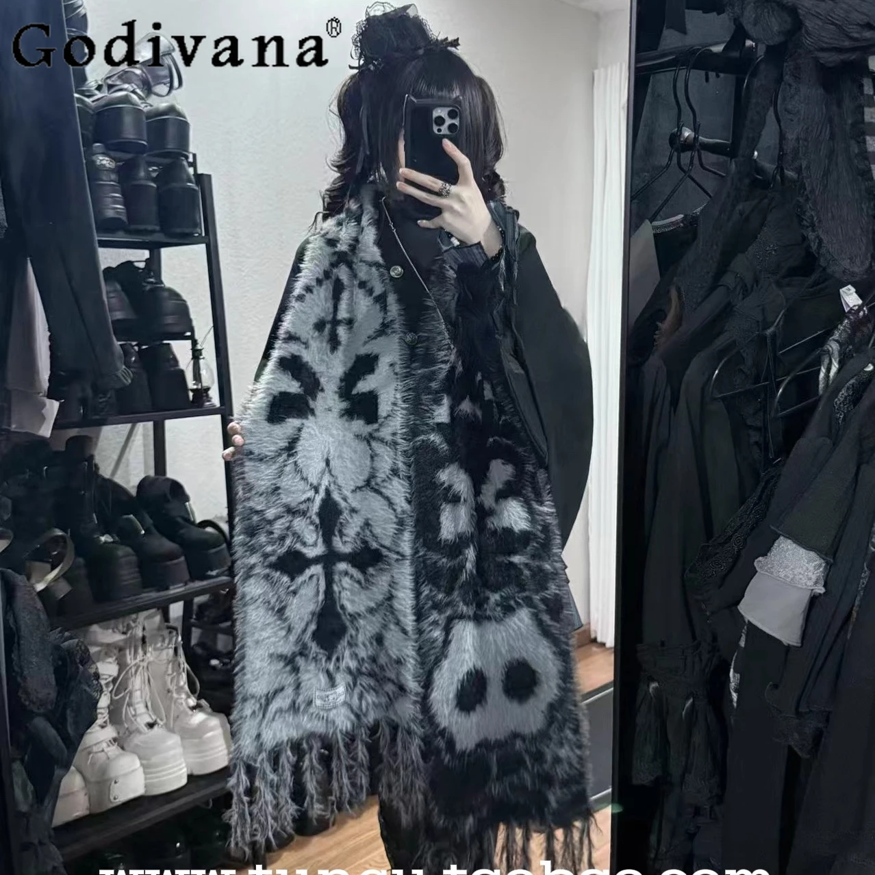

Original Subculture Black Gothic Plush Warm Scarves Autumn Winter New Student Y2K Sweet Cool Shawl Scarf Girl's Punk Style Scarf