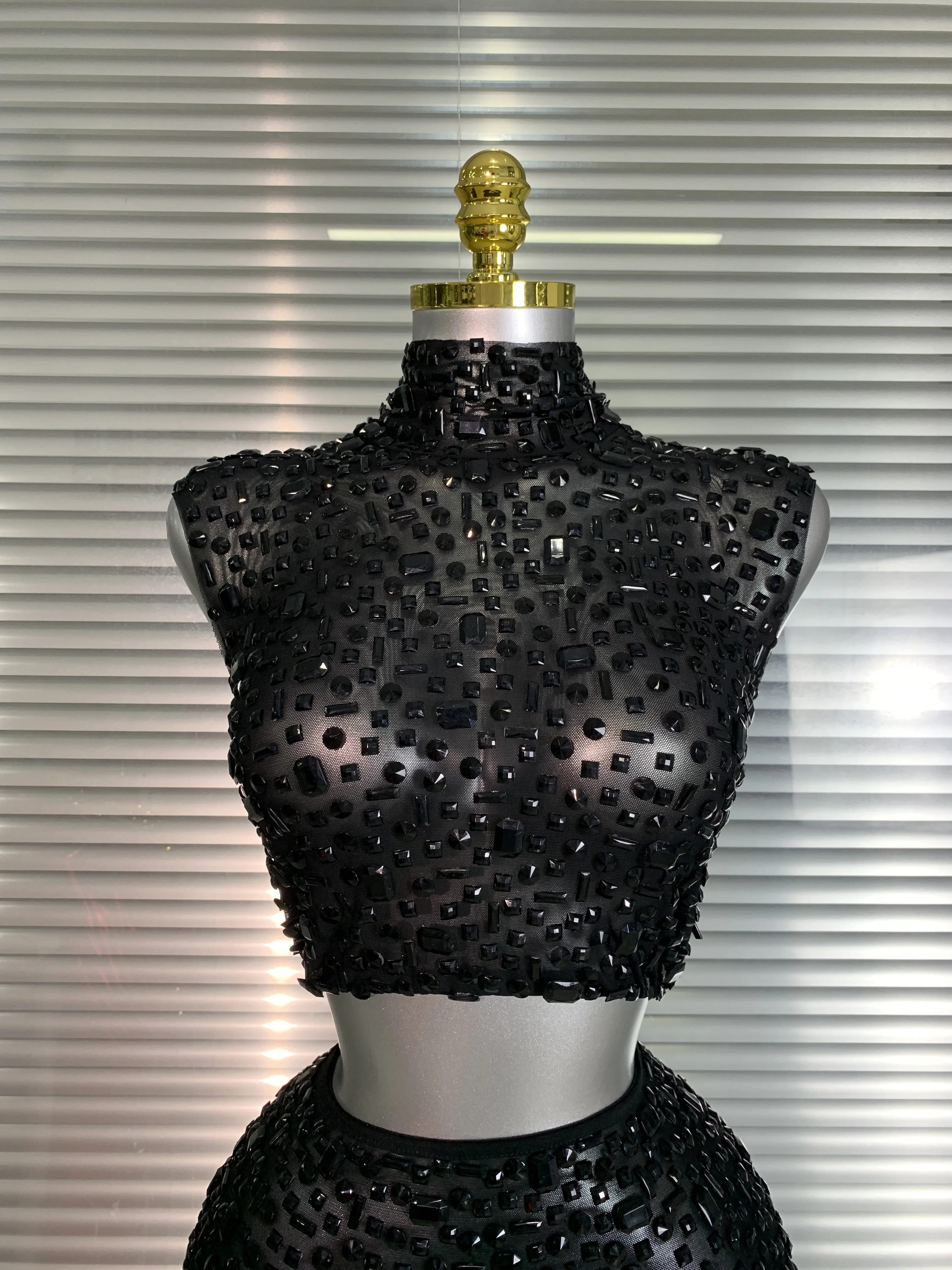 Set da due pezzi sexy da donna Set da donna con gonna da night club con diamanti in cristallo nero Abiti da cantante Ballerino Vedi attraverso il costume da spettacolo teatrale