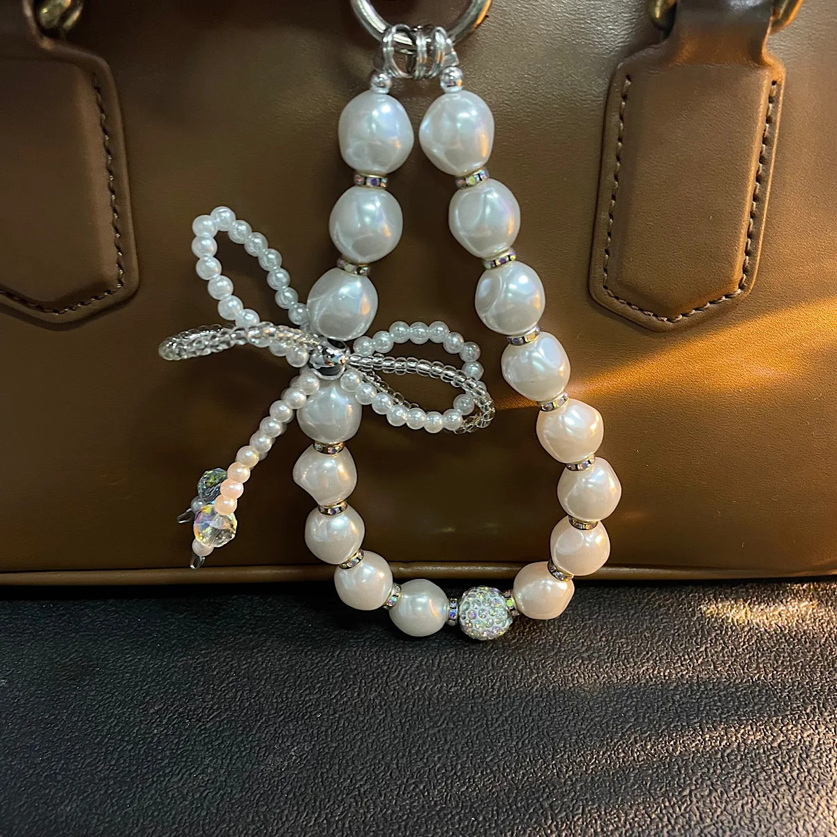 

Personalized Creative White Pearl Bead Handheld Chain Hanging Rope Phone Case Car Keychain Bag Pendant Trend