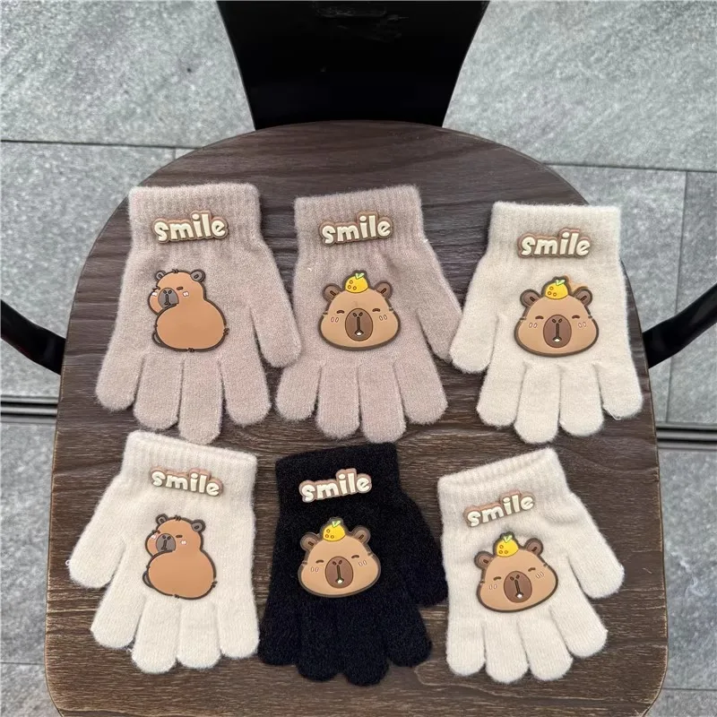 

Зимние детские перчатки с рисунком Капибары для мальчиков и девочек, комплект с пятью пальцами, бархатные теплые детские холодные перчатки с пальцами