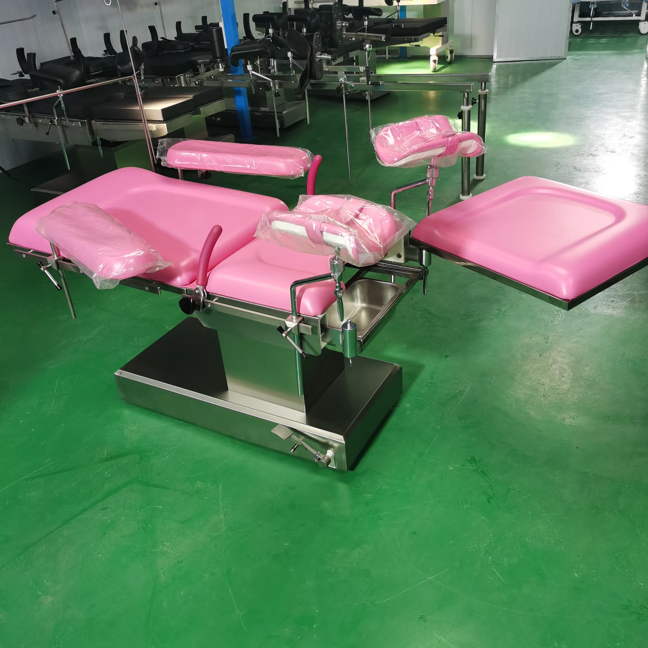 Electric Adjustment Silent Operation Comfortable Lying Easy to Move Electric Gynecological Table