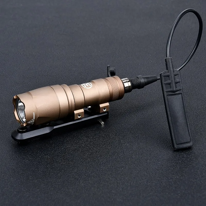 WADSN M600 M600C M300 M300A Tactical Flashlight With M-LOK Keymod Offset Mounting Base Airsoft Gun Hunting Weapon Scout Light