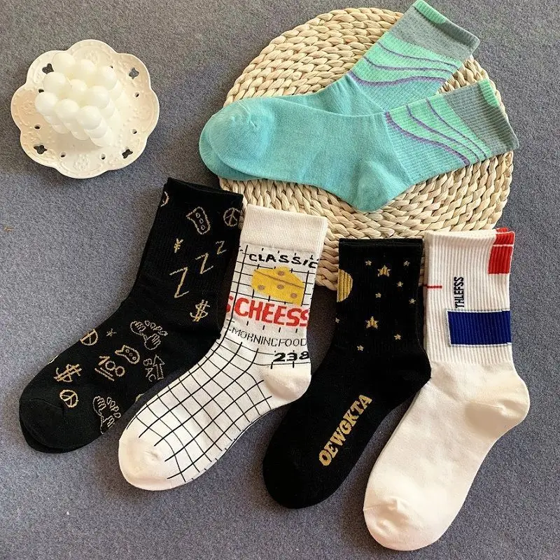 

5 Pairs Unisex Socks Set Random Colors Korean Preppy Style Breathable Versatile Cartoon Cute Harajuku Comfortable Mid Tube Socks