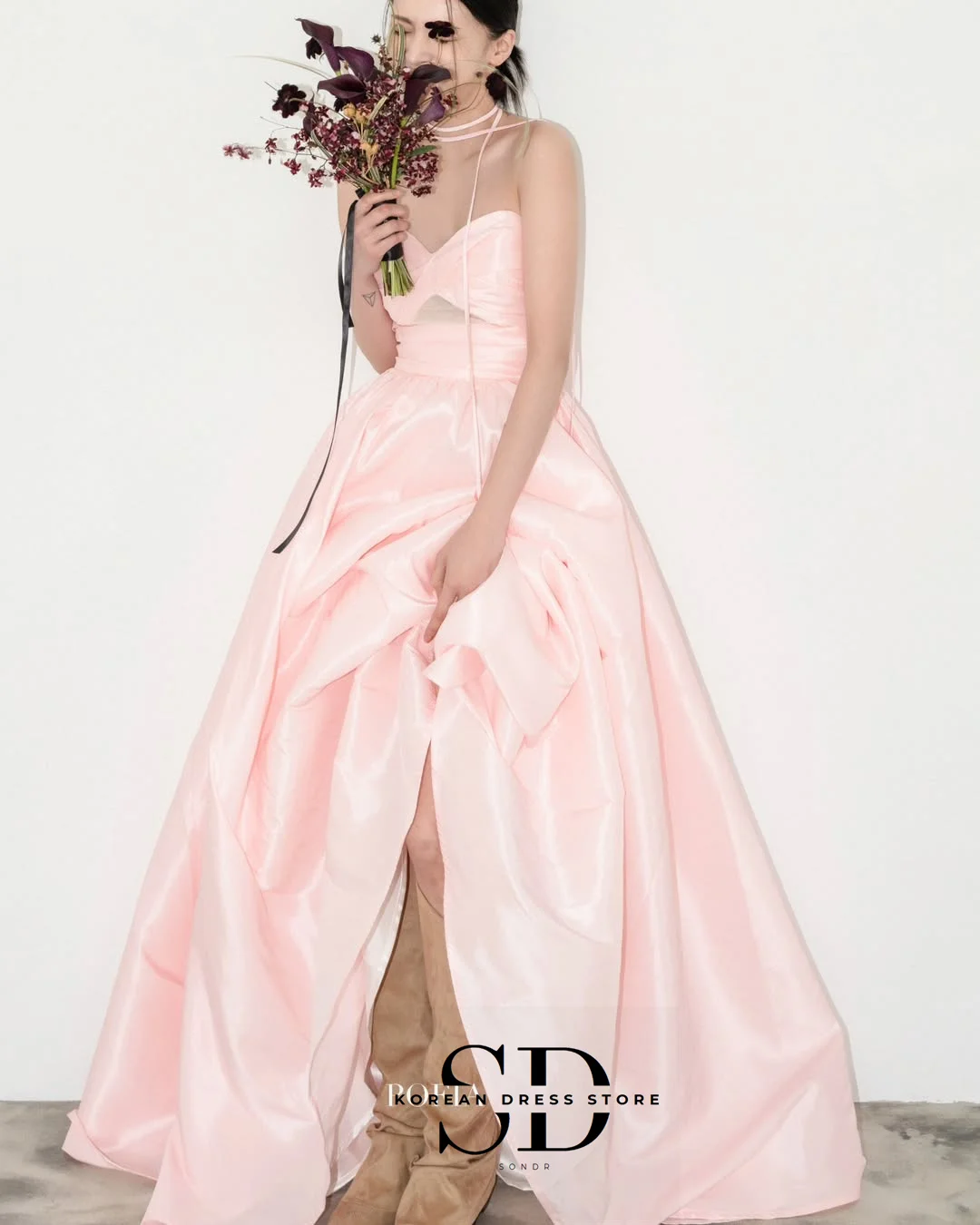 ชุดราตรีเกาะอกสีชมพูหวานแบบเกาหลี ชุดแต่งงานแบบกระดุมแป๊ก ชุดราตรีทรงเอไลน์สำหรับงานเลี้ยงฉลองสมรส  สามารถสั่งตัดได้