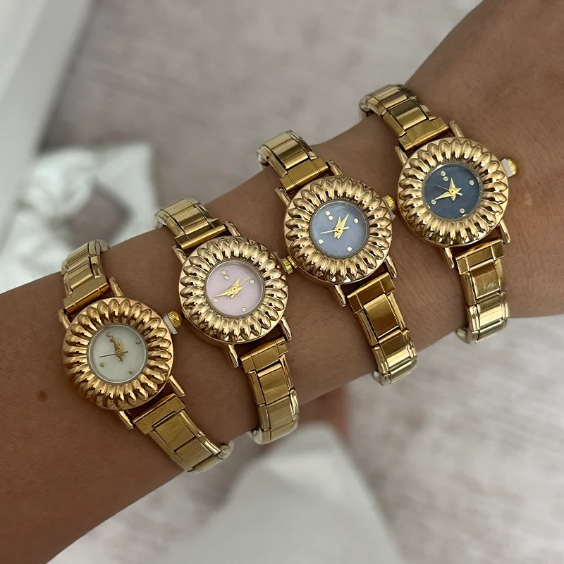 2025 New 1 Piece of New Fashion Gold Bracelet Women's Watch Retro Luxury Fashion Simple Elegant Watch Women's Casual Watch
