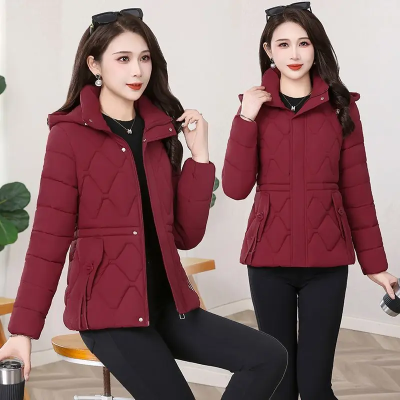 

2025 Новая модная короткая повседневная пуховая хлопковая куртка, женские парки с капюшоном, корейский стиль, зимняя хлопковая одежда, женское пальто, верхняя одежда