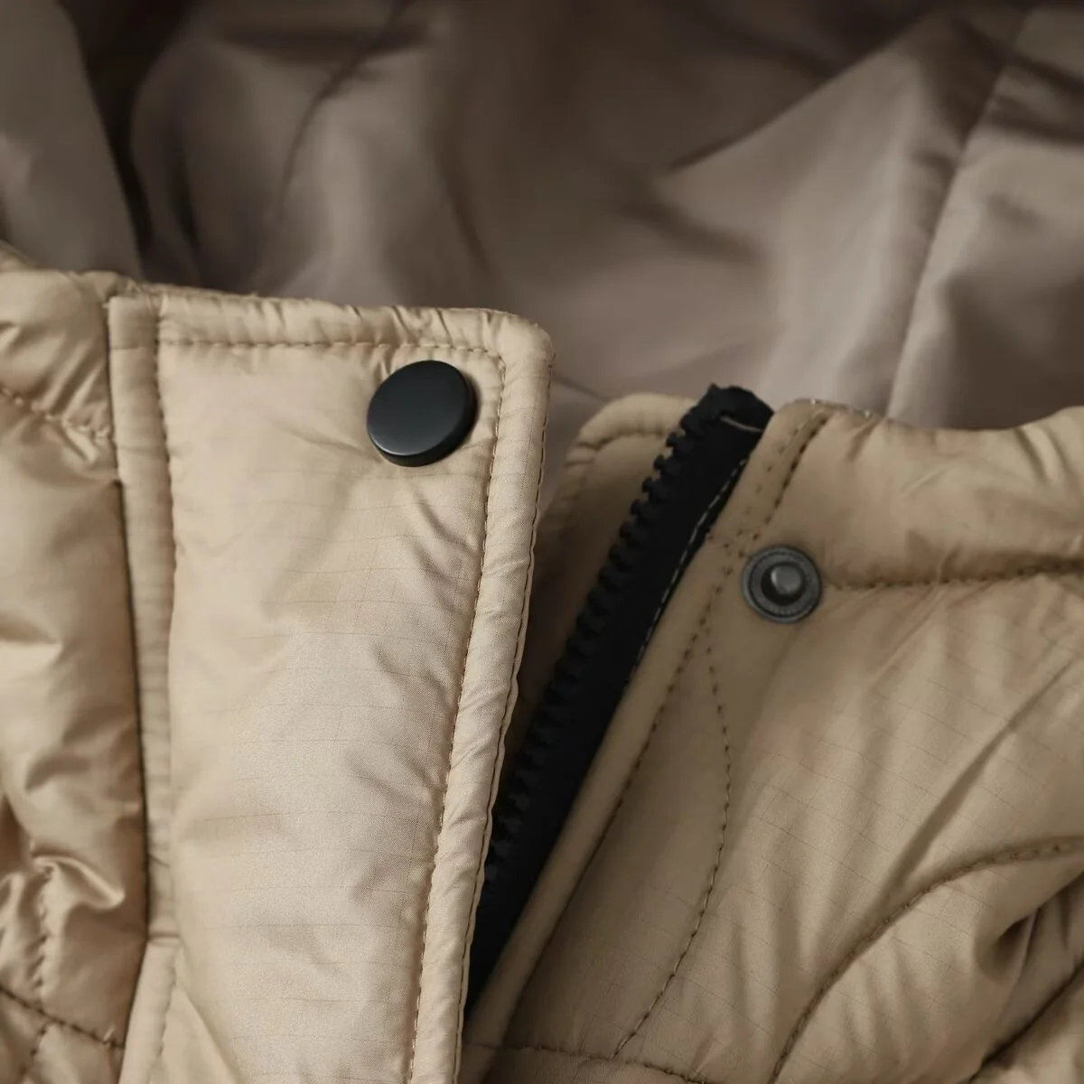 เสื้อแจ็คเก็ตผ้าฝ้ายแขนยาวมีฮู้ดทรงหลวมตกแต่งกระเป๋าทรงเพชรแฟชั่นลำลองสำหรับผู้หญิงใหม่ประจำฤดูใบไม้ร่วงปี 2025