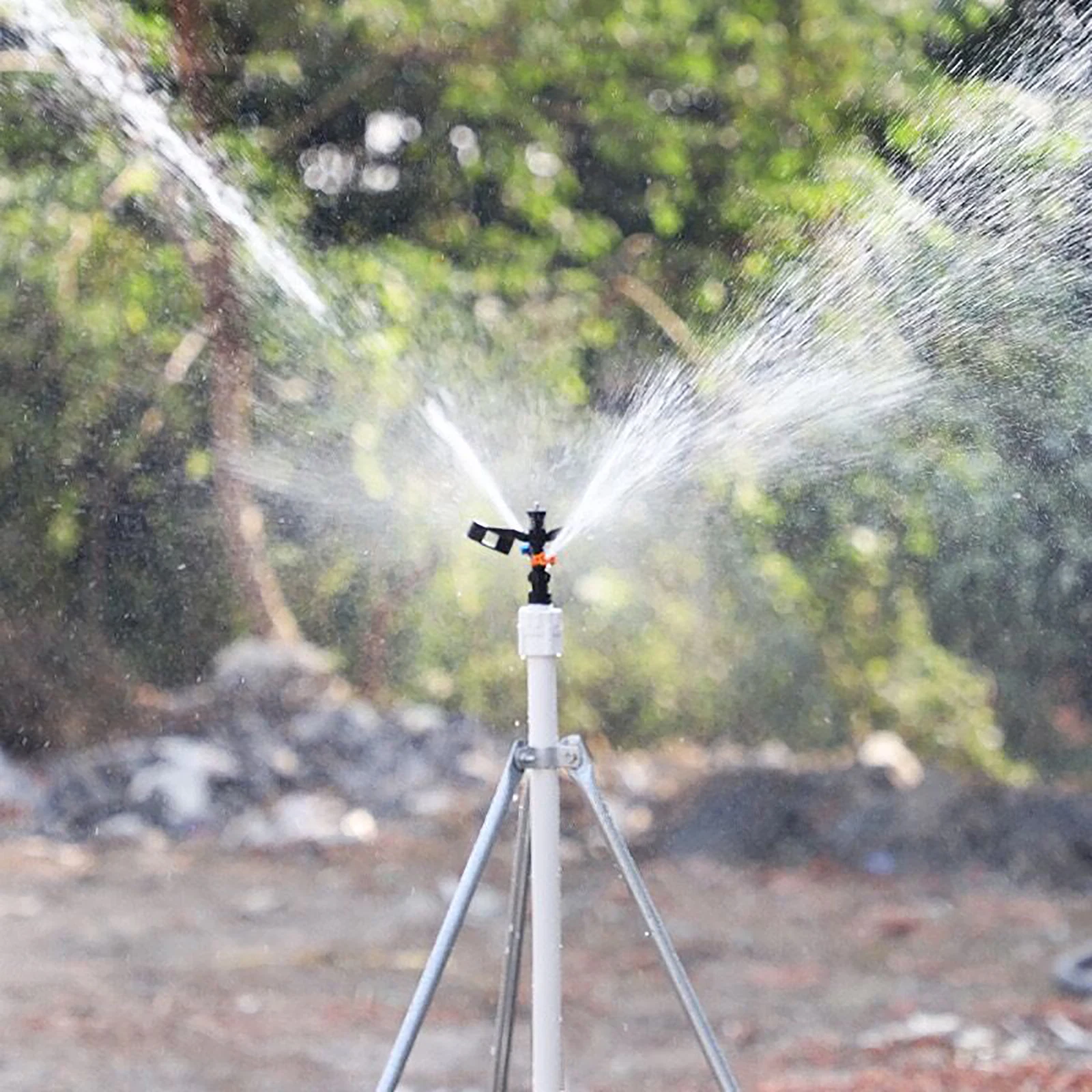 Irrigazione del prato Sprinkler Rotante di 360 Gradi Auto-rotazione Due Fori di Acqua Testa di Spruzzo Irrigazione del Giardino Sprinkler 30 Pcs