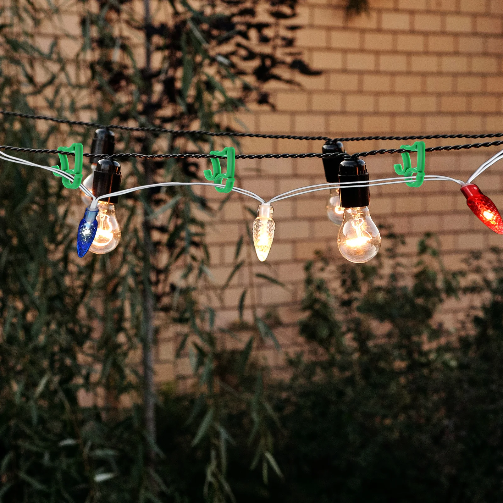 

50Pcs Outdoor Light Hooks for String Lights PP Material Sturdy Reusable Festival Garland Hanging Decorations Gutter Light Clips