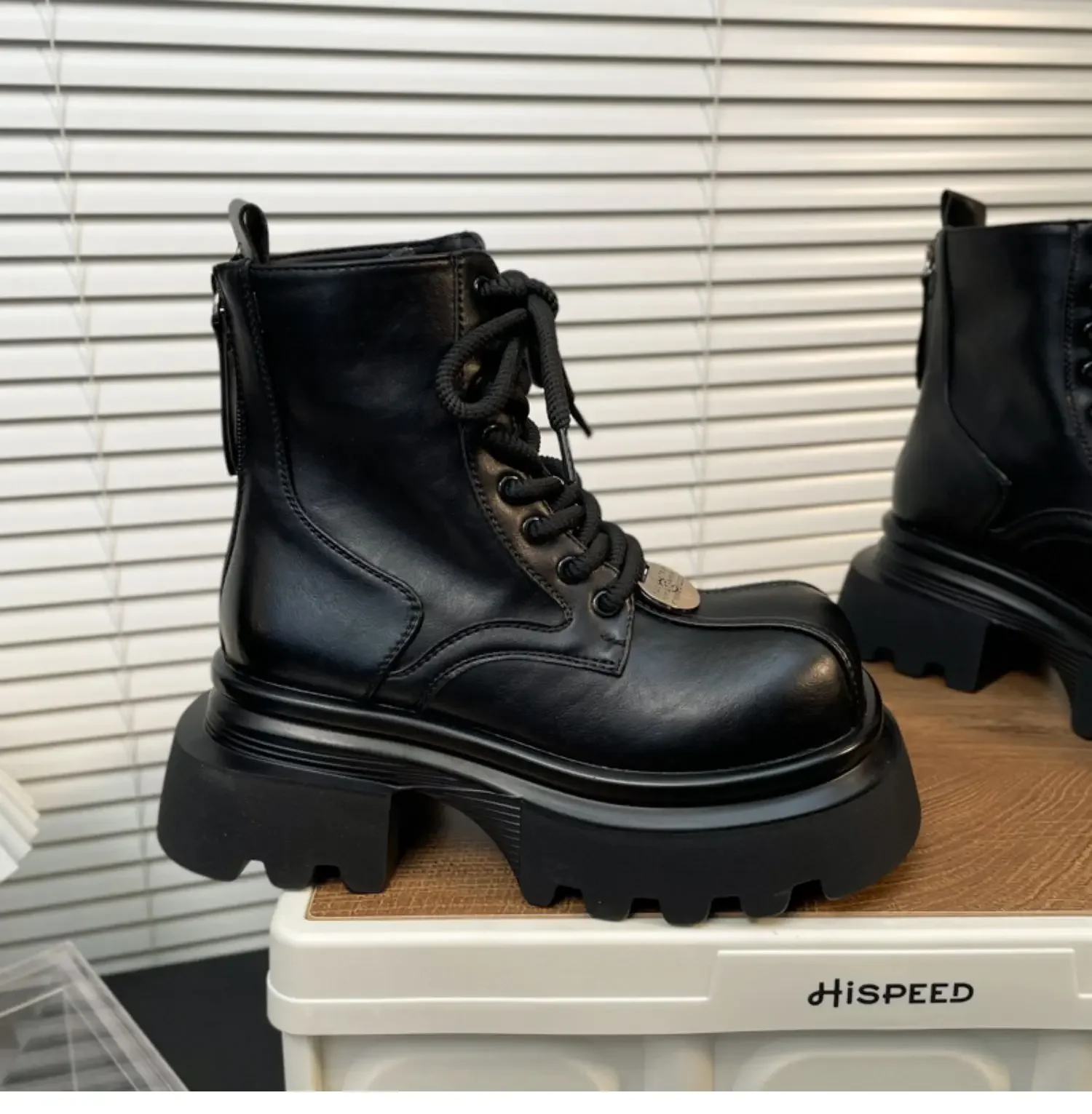 

2025 Winter New Thick-Soled Chelsea Boots Black/brown Square Toe Platform Lace-Up Ankle Boots Fashion Breathable Punk Style Boot