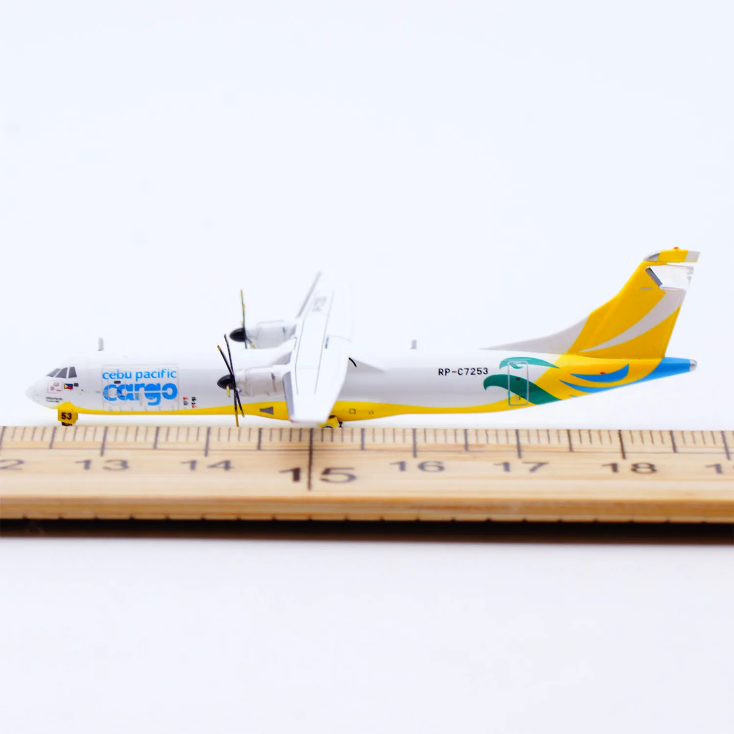 

Коллекционная модель самолета из сплава XX40067 JC Wings 1:400 Cebu Pacific Cargo ATR 72-500F, литая под давлением, RP-C7253
