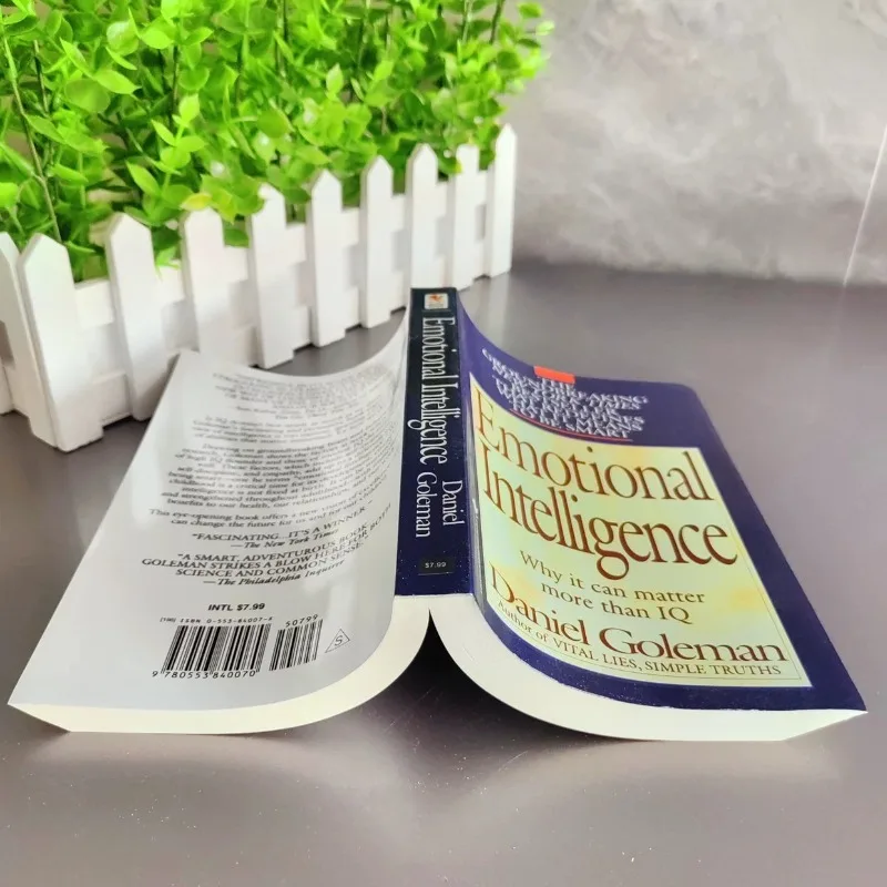 Emotionele intelligentie door Daniel Goleman - Waarom EQ belangrijker dan IQ voor succes Leiderschapsrelaties Engels boek