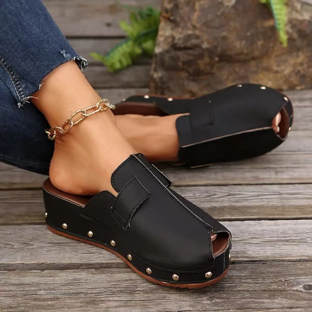 2025 summer new casual women's thick sole slippers foreign trade large size baotou thick sole slippers belt buckle decoration