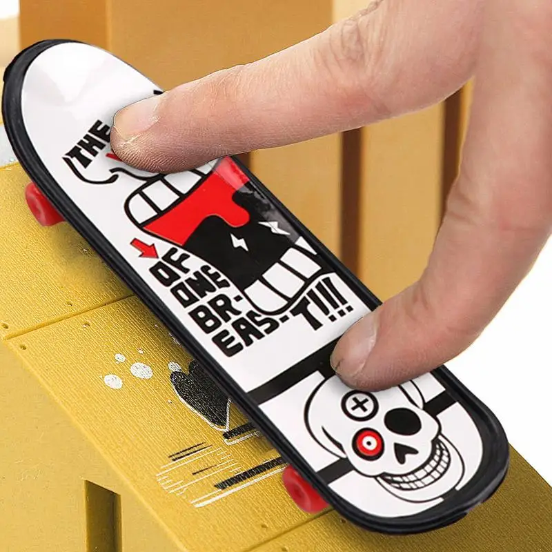 Calendario dell'Avvento con skateboard da dito Calendario per il conto alla rovescia di Natale da 24 giorni Set di giocattoli per mini skateboard per bambini Regali di Natale e Capodanno