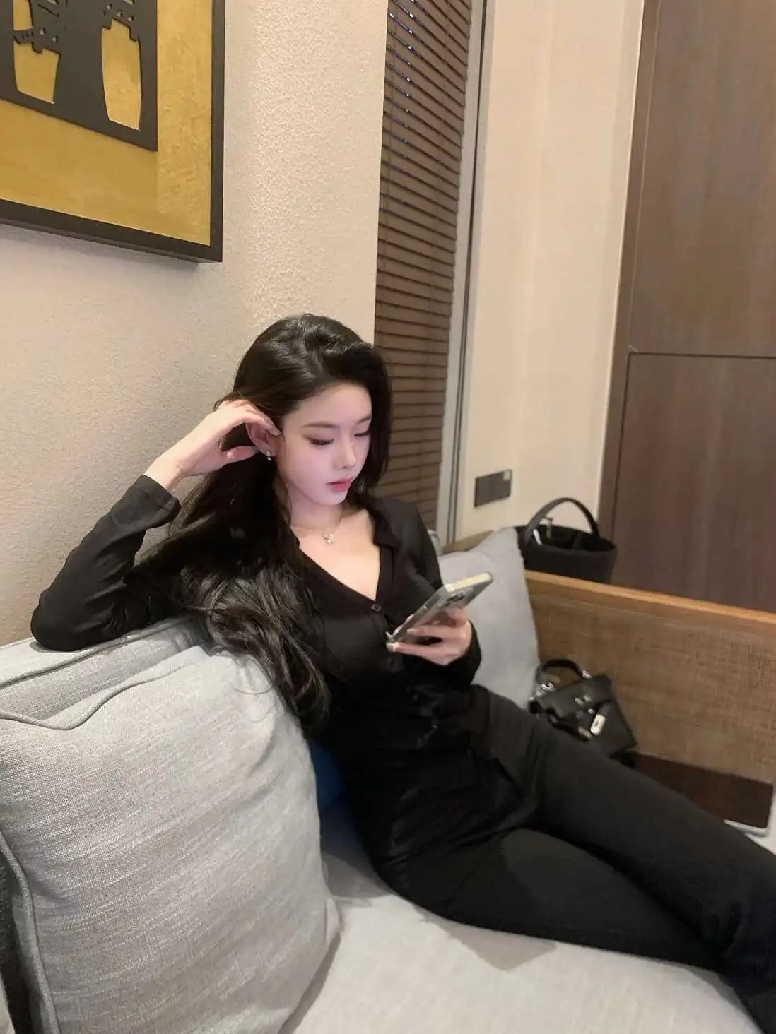 새로운 2025 가을 한국어 버전 v 넥 싱글 브레스트 긴 소매 티셔츠 여성 Cinching 허리 솔리드 슬림 캐주얼 짧은 탑 8TYQ