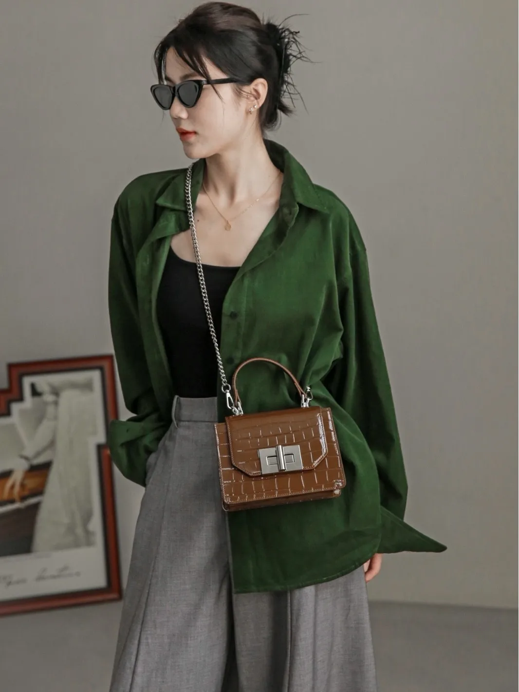 

Новая легкая роскошная винтажная женская кожаная сумка-мессенджер, нишевая дизайнерская сумка, модная универсальная высококачественная маленькая квадратная сумка