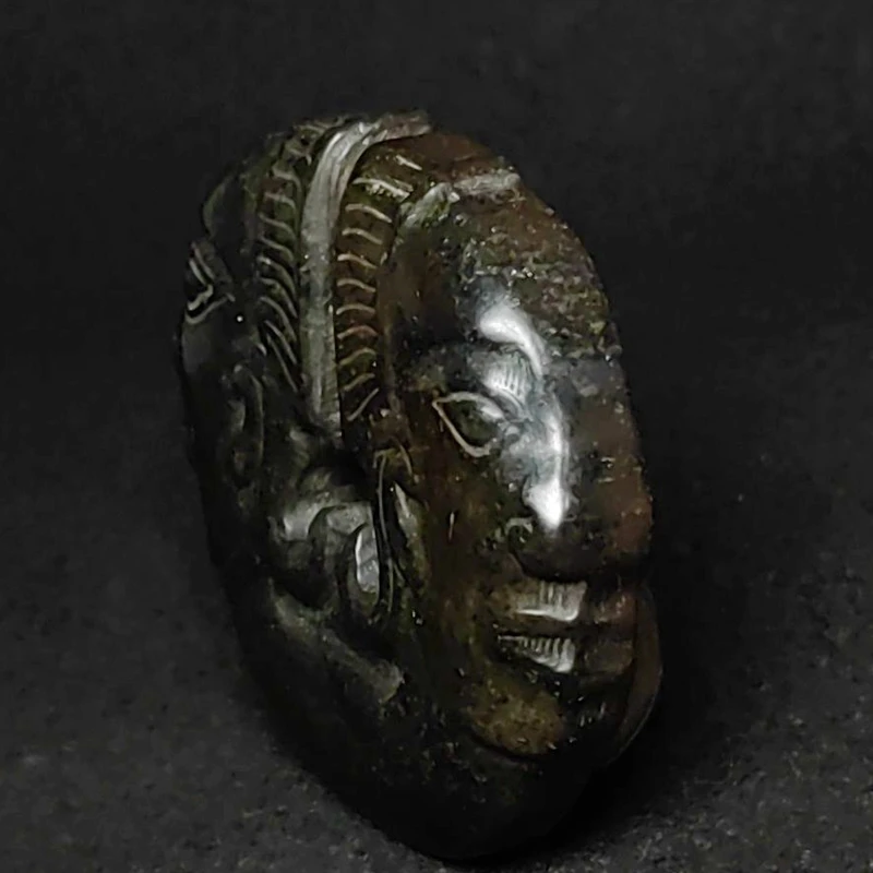 YIZHU CULTUER ART Size 7 × 6.5 cm Chinese HongShan culture Meteorite jade carved person face Old amulet Pendant Gift Collection