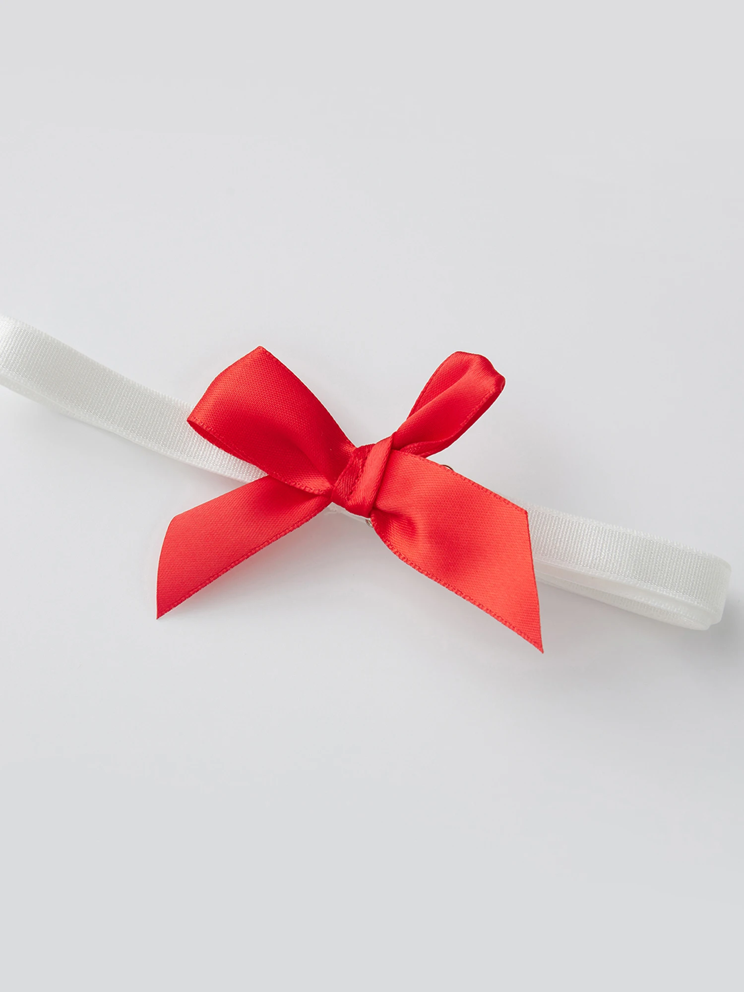 Elegante satijnen chemise-set met kanten rand, geruit patroon, bijpassende schort, chokerslip en beenbretels voor nachtkleding voor dames