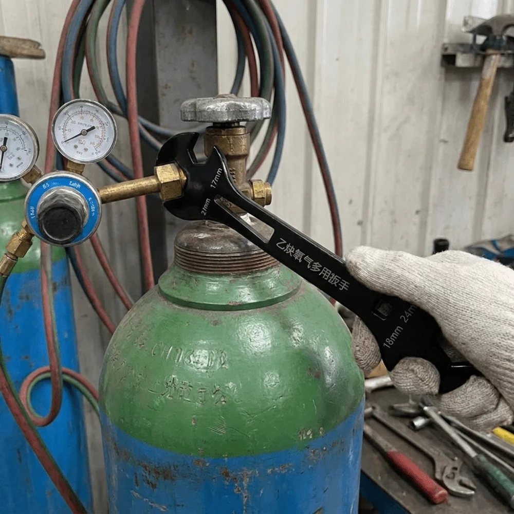

Gas System Adjustment Wrench for Oxygen Argon Cylinders Supporting HVAC Service Welding Operations and Workshop Repairs