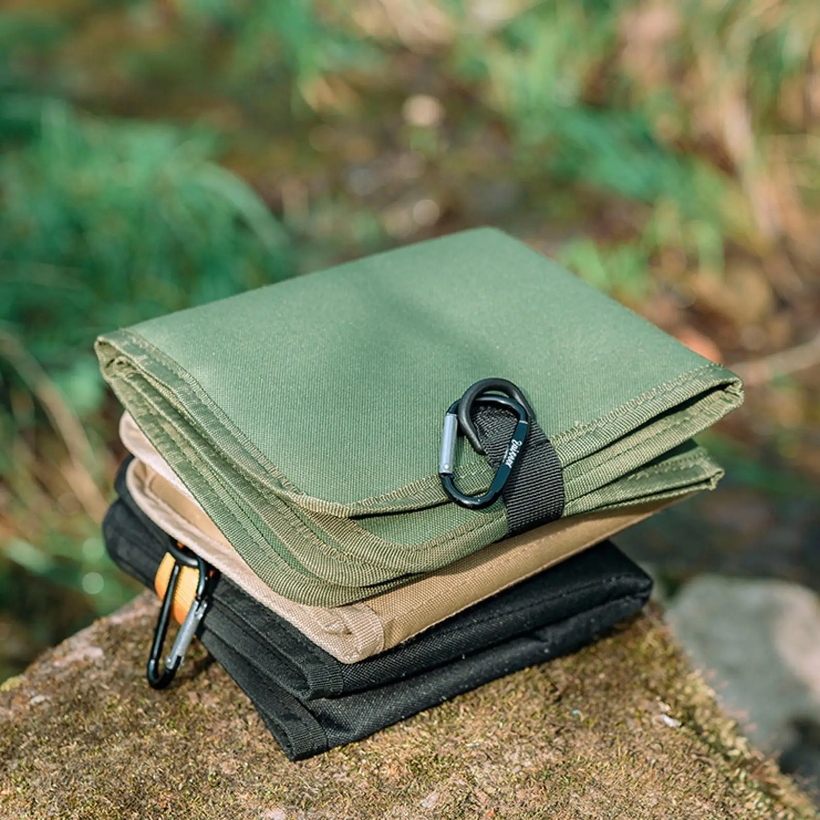 

Waterproof Sitting Pad for Backpacking, Folding Seat Cushion with Hangable Buckle, Outdoor Camping Gardening Car Travel Mat