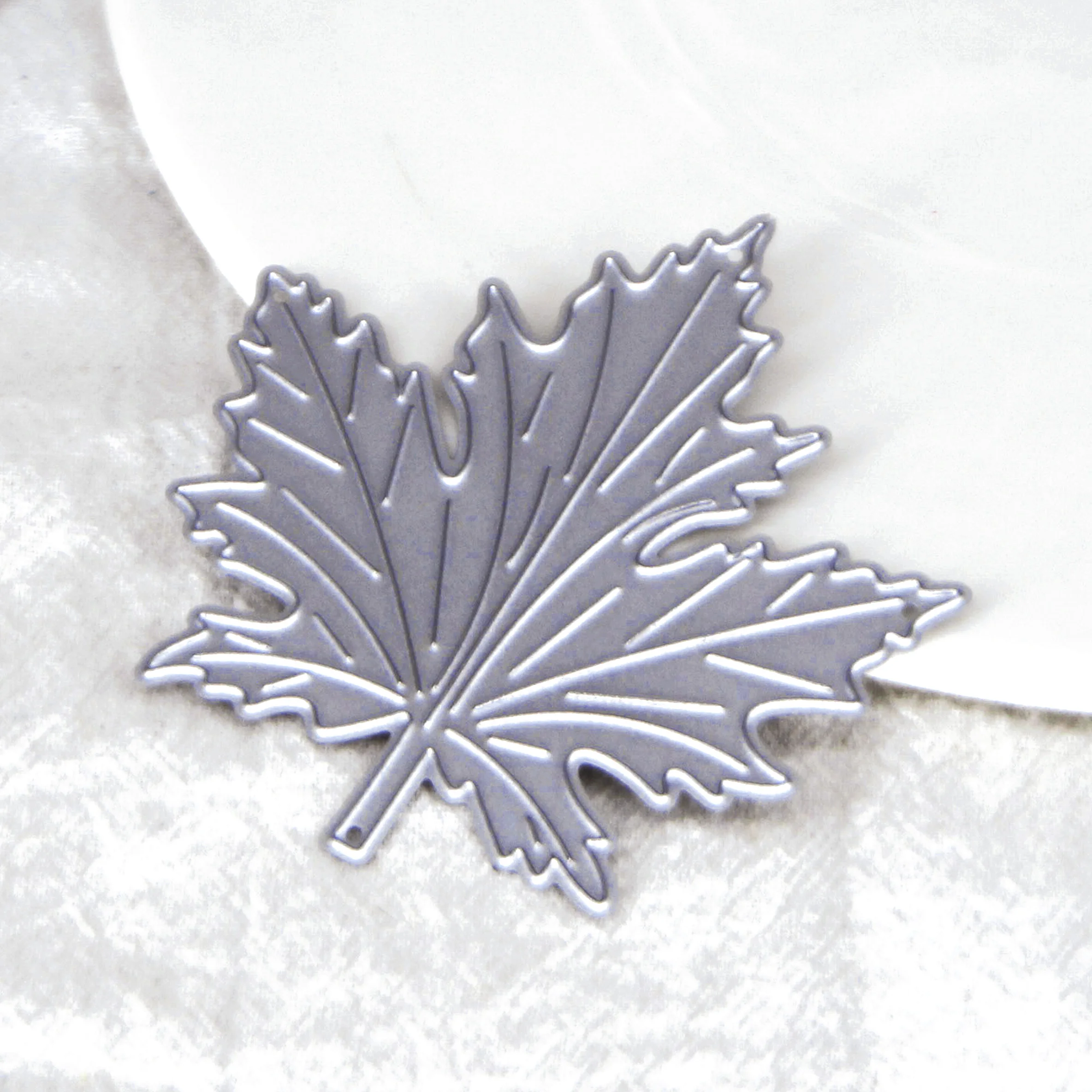 Maple Leaf Metal Cutting Dies DIY Scrapbooking Diary Envelope Greeting Card Decorative Embossing Handcraft Paper Craft Template