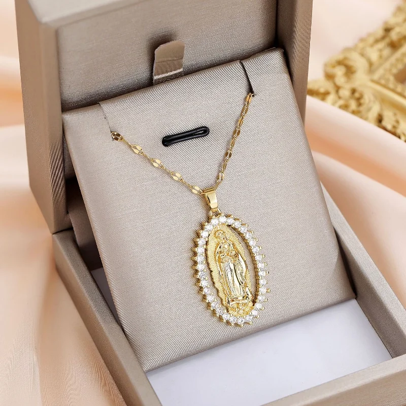 (Copper Micropaved) Exquisite Virgin Mary Portrait Necklace with Zircon Round Pendant for Women