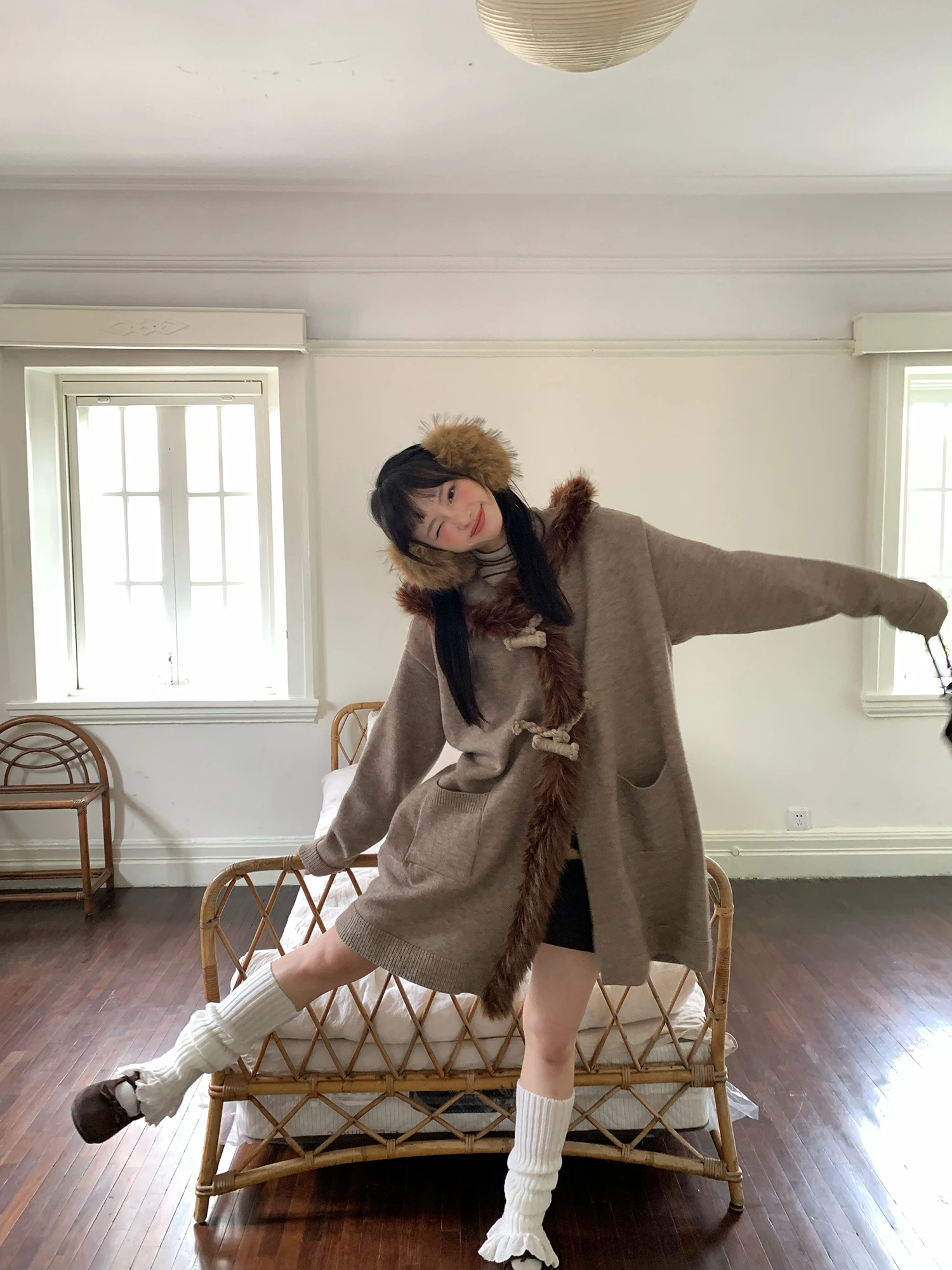 

Винтажный коричневый вязаный кардиган с меховым воротником Hey an Nai Nai для женщин, зимний, с капюшоном, средней длины, свитер-жакет Sweet Sle