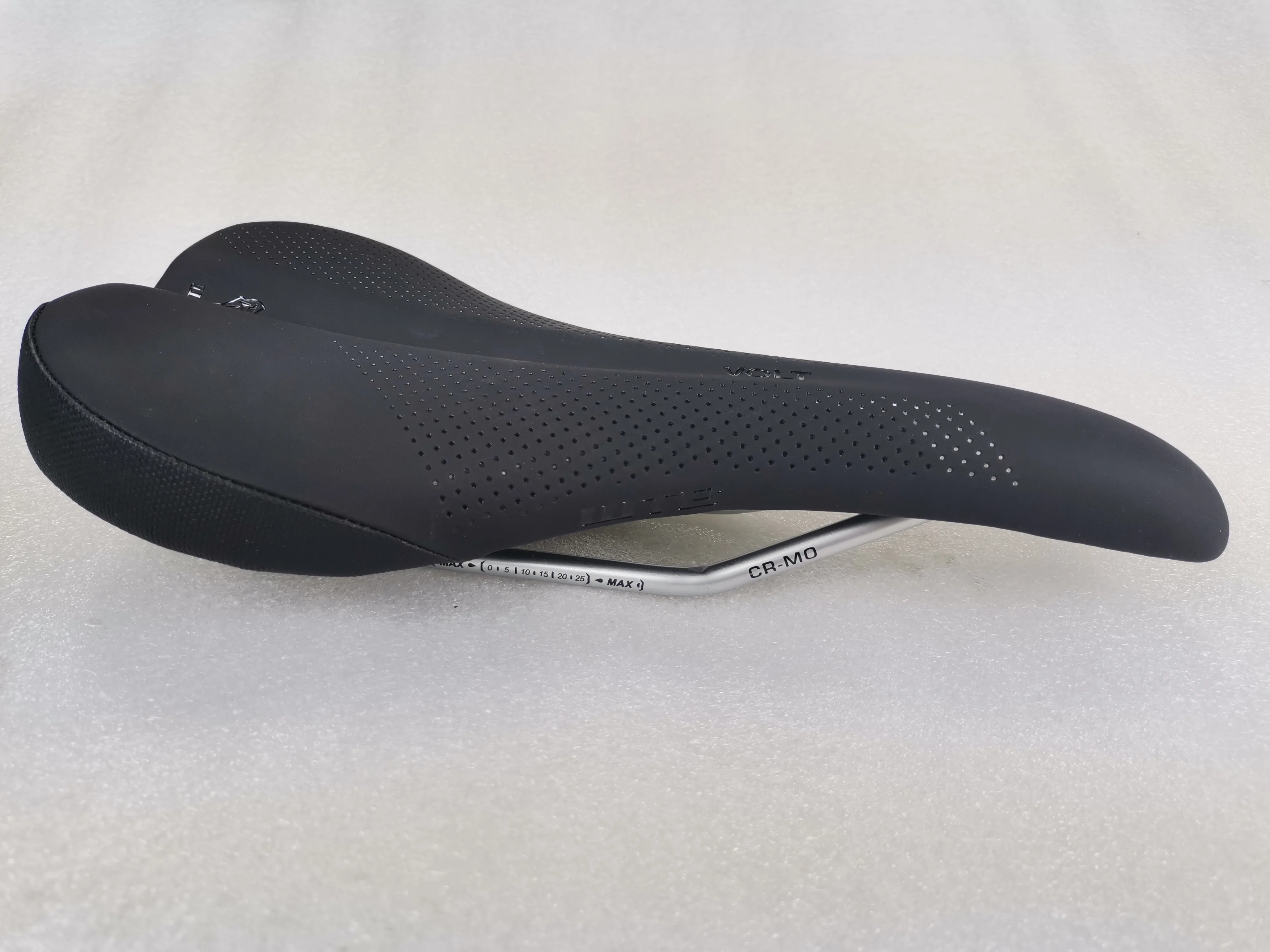 

WTB VOLT RACE MEDIUM 142MM SADDLE SEAT PERFORATED ROAD MTB CR MO RAIL BLACK WEIGHT 276g