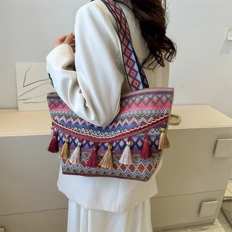 Large Capacity Ethnic Style Fashion Elegant Handbag 2024 Autumn New Style Shoulder Bag for Women Commuter Tote Clutch Purse