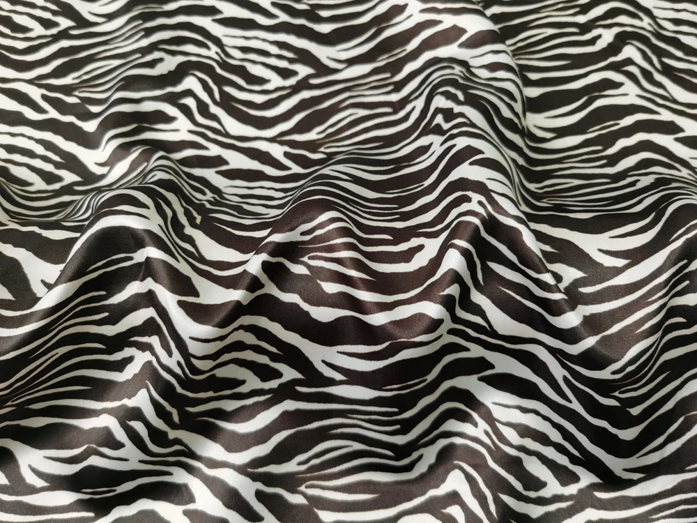 1 Meter x 1,48 Meter gestreifter Zebra-Satin-Druckstoff, weiches Futter – Detail 9