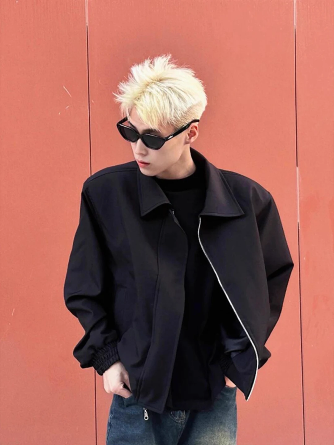 

Мужская куртка Bla Shoulder Pad для осени и зимы: стильная, теплая, в американском стиле, свободного кроя, для повседневной носки, с джинсовыми элементами.