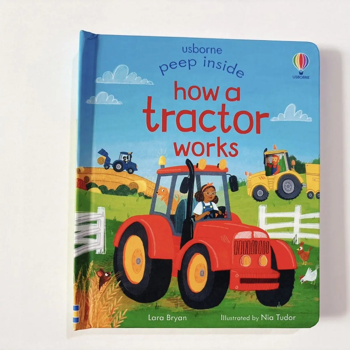 

Peep Inside How a Tractor Works English children's comic picture books for early parenting education.