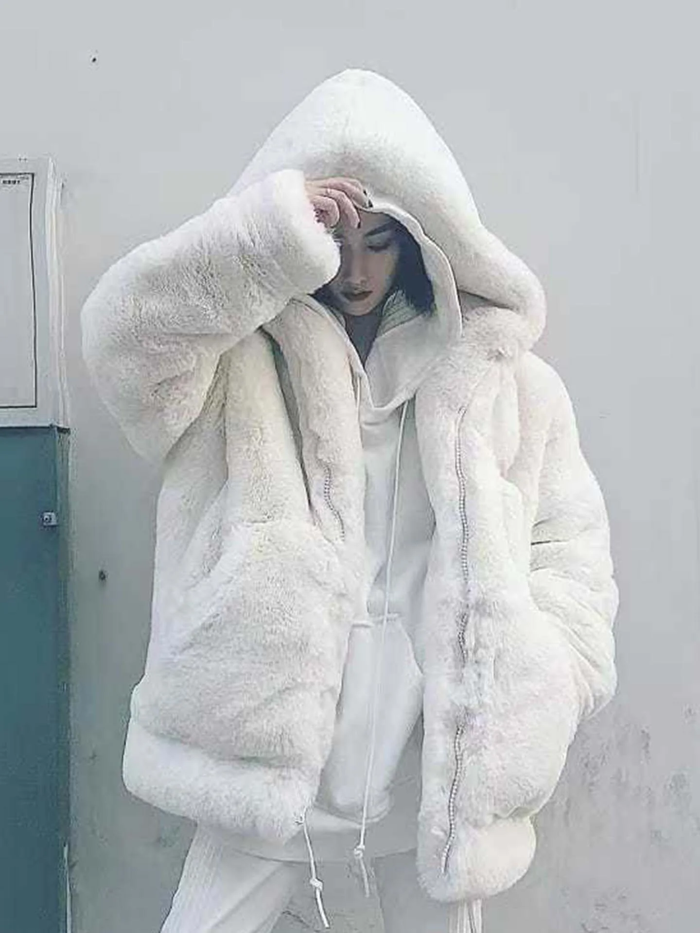 

Корейское женское зимнее пальто: утепленное, свободное, с капюшоном, длинными рукавами, на молнии, повседневное, цветное, для активного отдыха