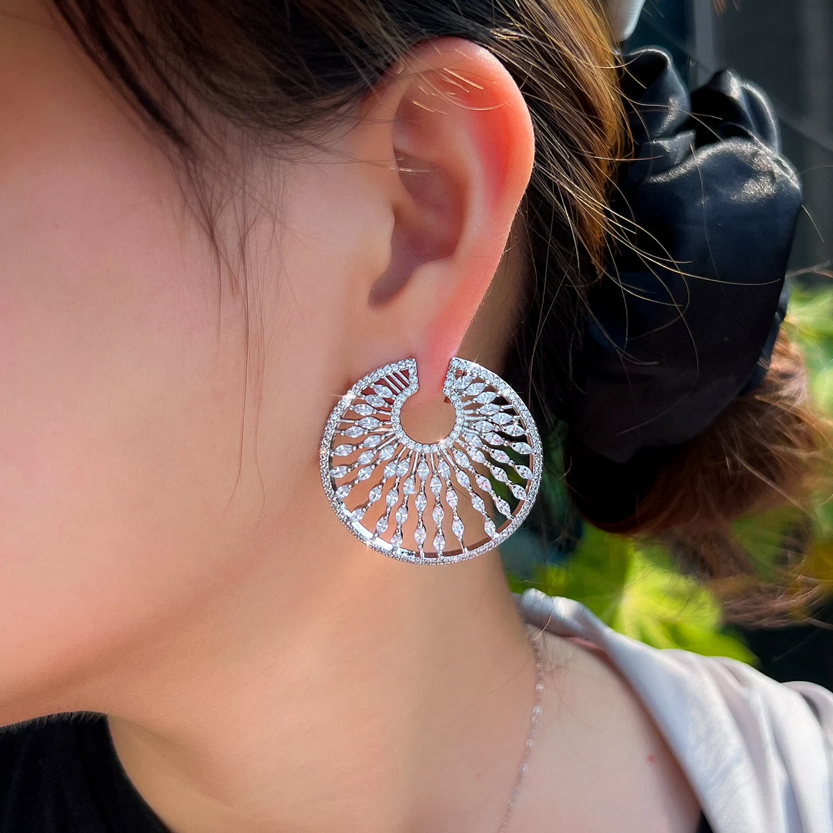 CWWZircons Luxury White Cubic Zircon Large Circle Round Drop Earrings for Women Trendy Wedding Engagement Party Jewellery E0581