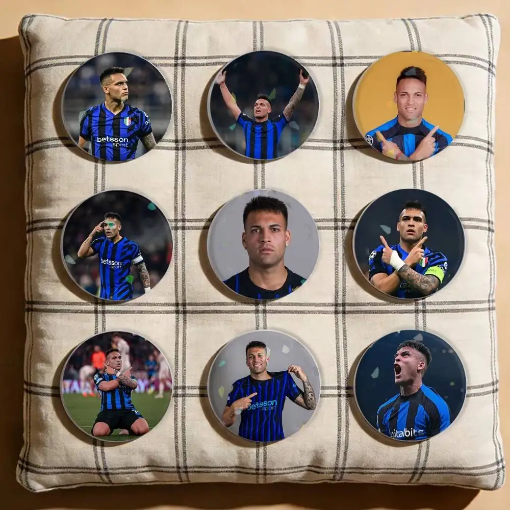 

Lautaro Martinez Footballer Laser Badge Creative Pins Brooch for Bag Clothes Hat Decor Gifts Fans Collect