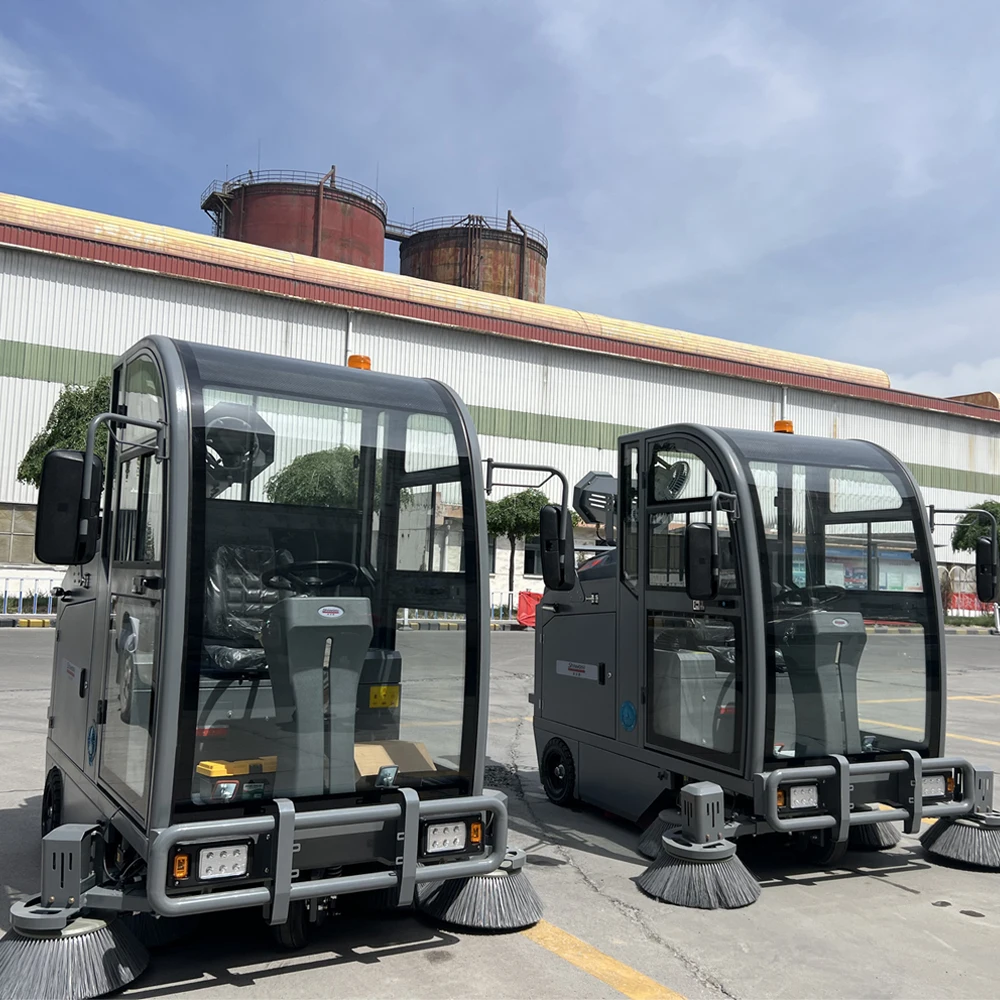 Electric Ride-on Road Sweeper Battery Fully Enclosed Cabin Fog Cannon Industrial Outdoor Street Cleaning Machine
