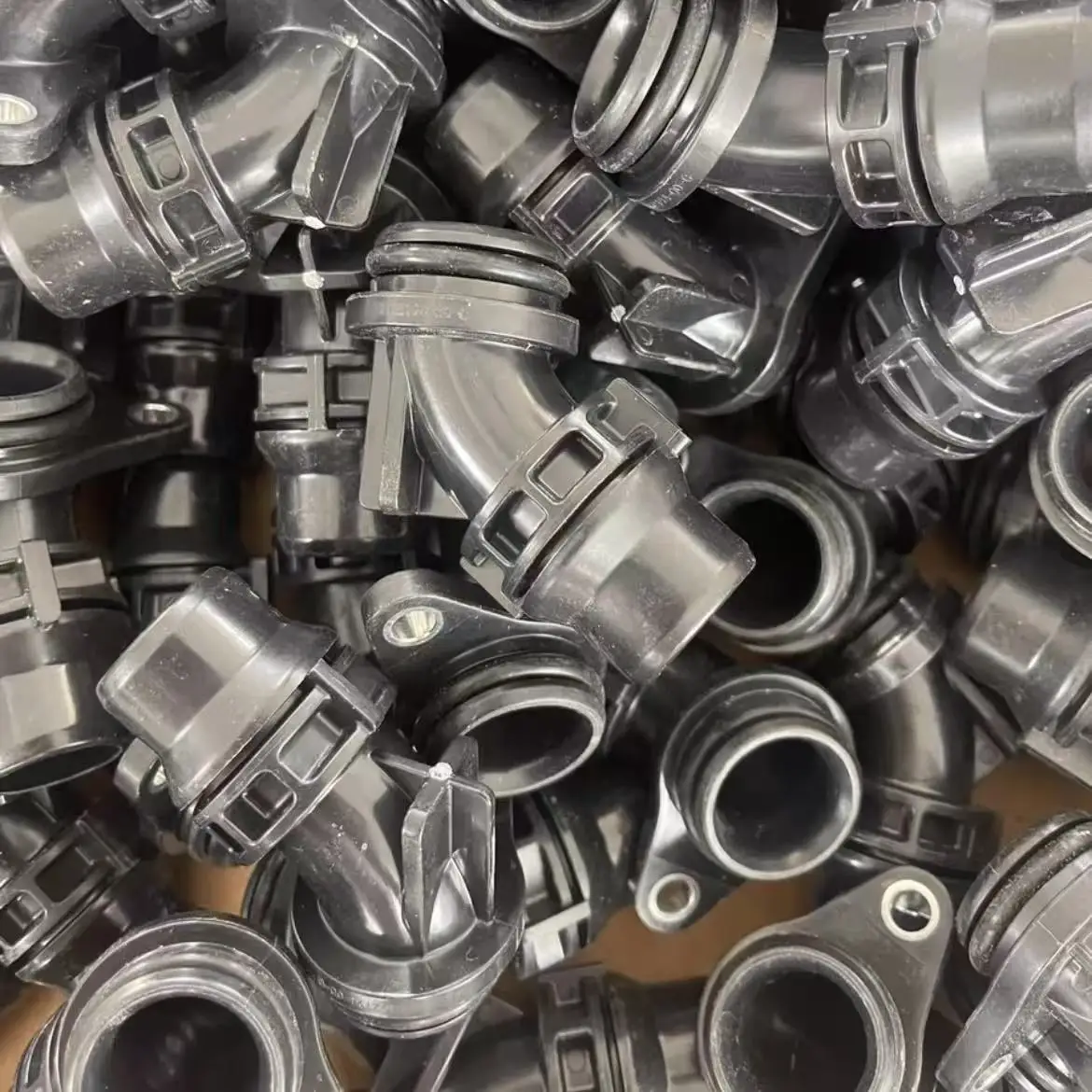 

Водопроводная труба Tesla Model 3/Y, коленное соединение водопроводной трубы двигателя переднего и заднего привода 1102194 -00-С