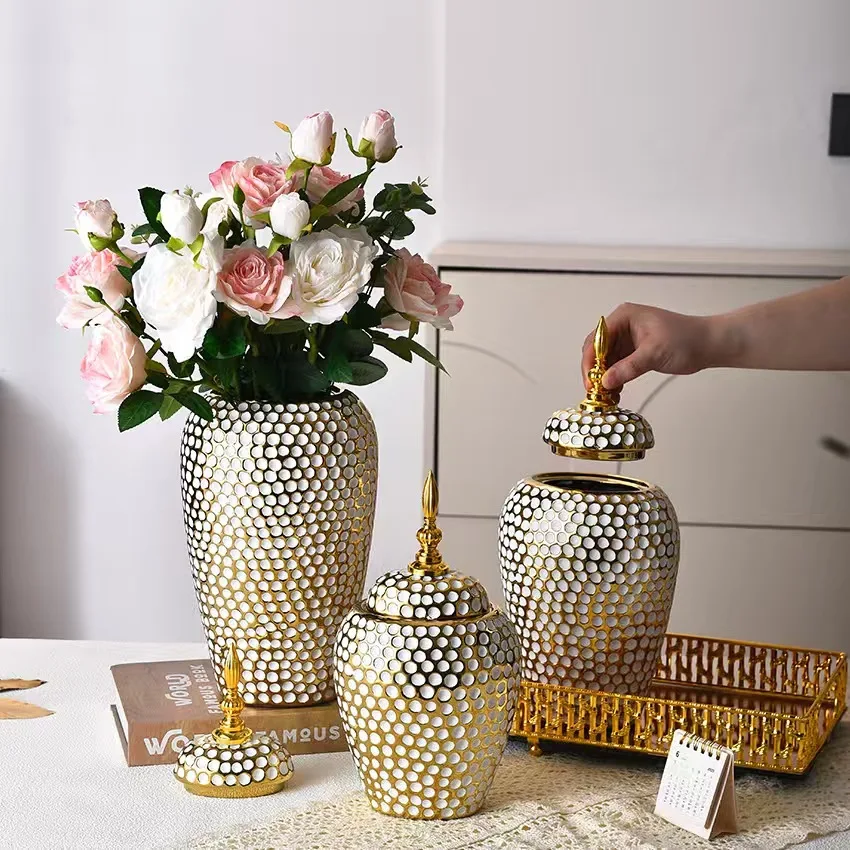 

Гальваническая золотая керамическая загальная банка, роскошная ваза, украшение для дома, керамическая бутылка для хранения, настольный цветочный горшок, высокая ваза