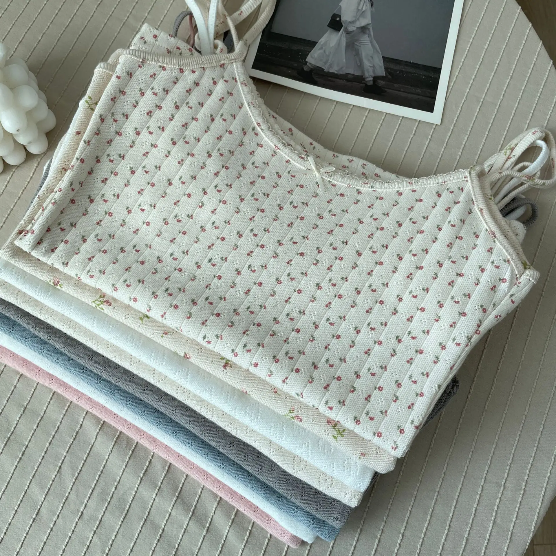 2024 Хлопковые укороченные топы с цветочными люверсами и бантом, летняя тонкая майка без рукавов с кружевной отделкой, женская одежда в консервативном стиле, милая майка Y2k