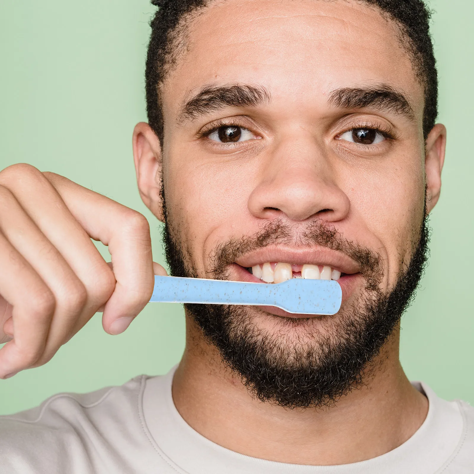 

Набор из 12 бамбуковых зубных щеток с углем, портативные, с ручкой из пшеничной соломы, мягкая щетина, легкие, для путешествий и дома