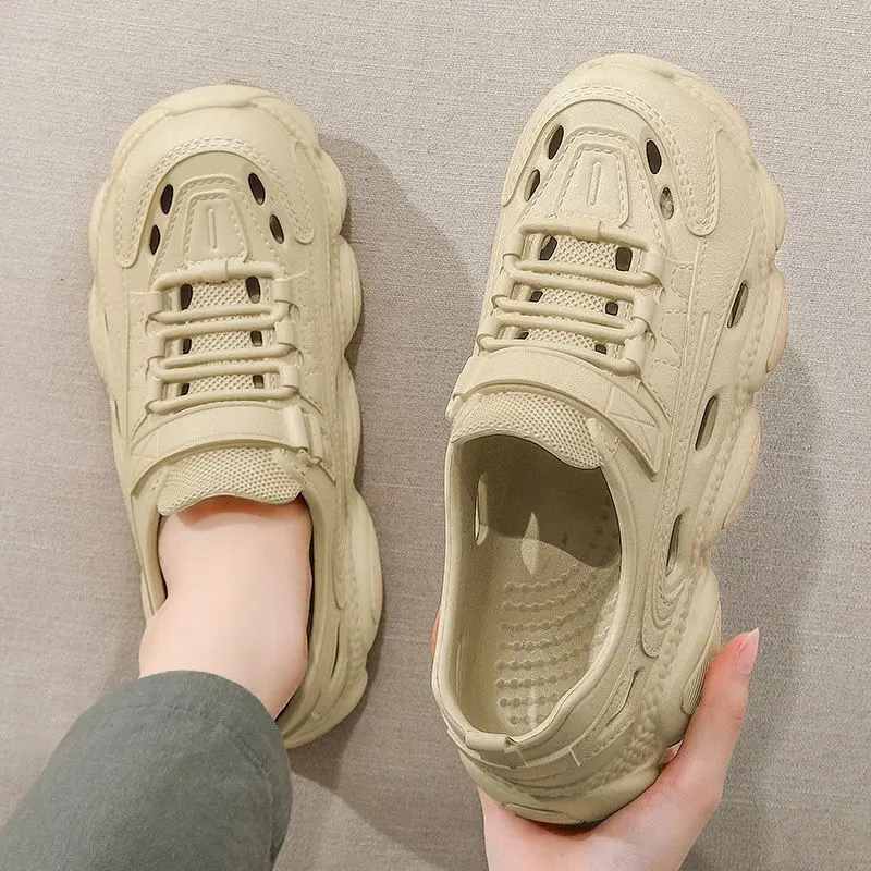 Thick soled perforated shoes for men, 2026 new model, sporty, breathable, anti slip, anti odor slippers, suitable for all season
